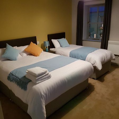 Bed and Breakfast Lynch'S On The Pier à Castletownbere Extérieur photo